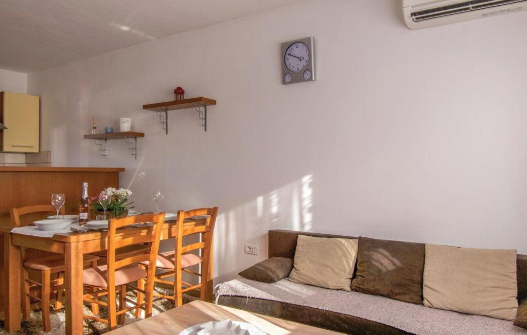 Apartment Between The Vineyard Ankaran Exterior photo